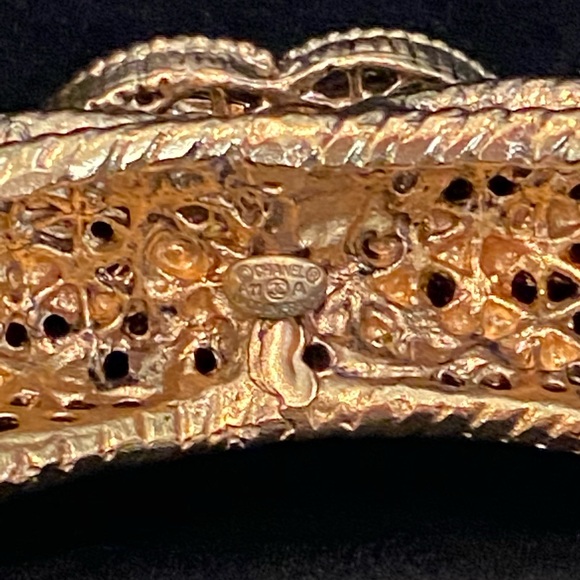 CHANEL gold-tone bangle bracelet - Picture 4 of 6